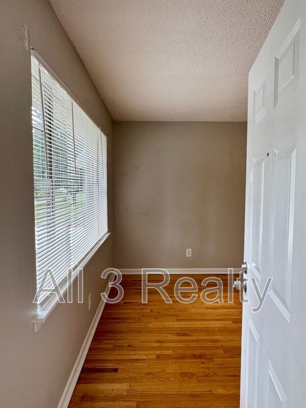 Building Photo - 1619 Yancey Ave