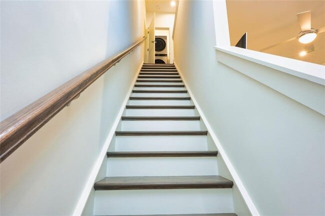 Building Photo - 305 Dilbeck Cir