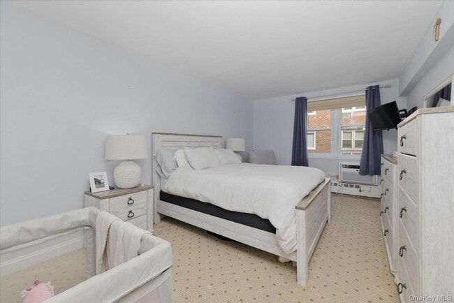 Building Photo - 370 W Broadway