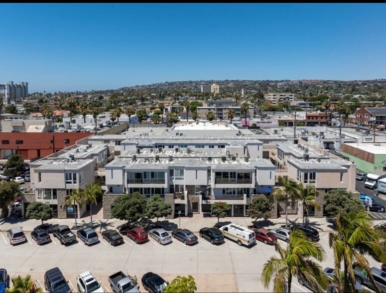 Building Photo - 924 Hornblend St