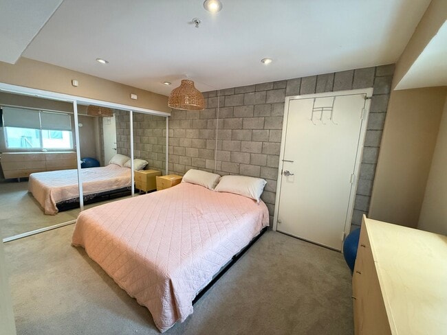 Building Photo - Charming Loft - 2 bed/ 2.5 bath in prime downtown San Diego!