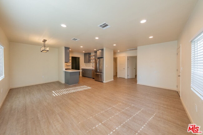 Building Photo - 7503 Camellia Ave