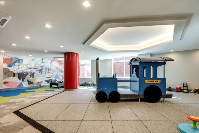 Building Photo - 1450 Washington St