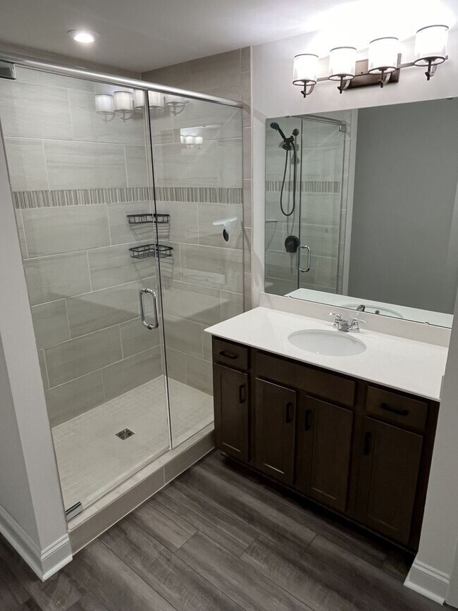 Building Photo - Spacious 5 Bed home in Stallings