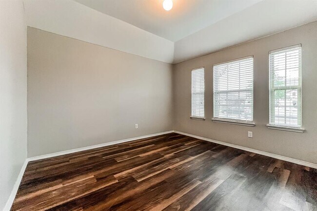 Building Photo - 255 Callaghan Dr