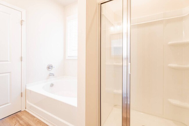 Building Photo - 812 Justify Lp