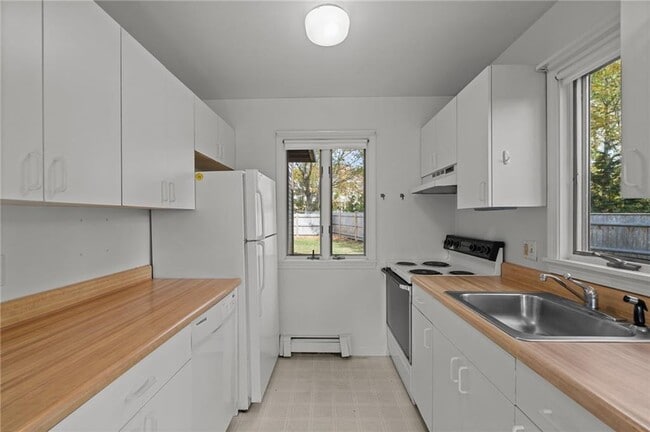 Building Photo - 18 Chapel St