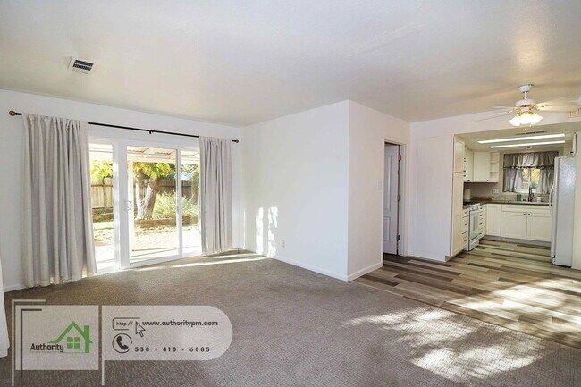 Building Photo - 2202 Canal Dr