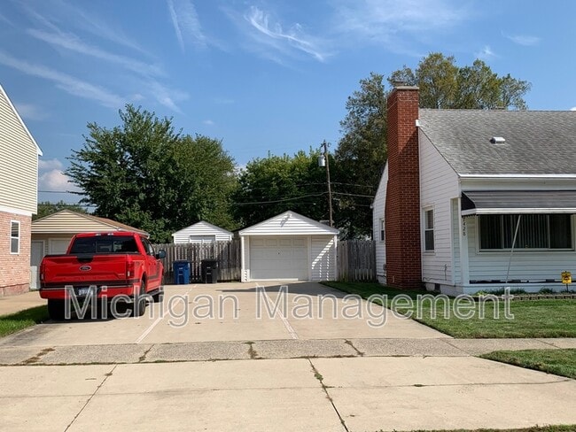 Building Photo - 7428 Deering St