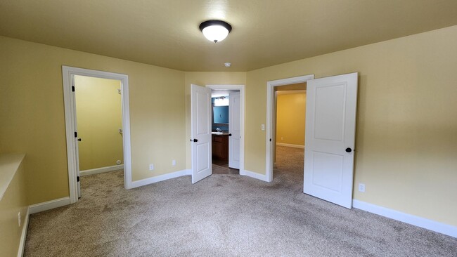 Building Photo - Elegant Stephens Pointe Condominiums