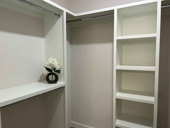 Building Photo - 1411 Los Estribos Dr