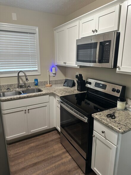 Building Photo - 6630 Leisure Trl