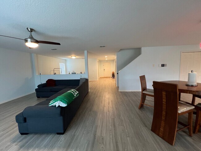 Building Photo - Updated 4 Bedroom, 3 1/2-bathroom home
