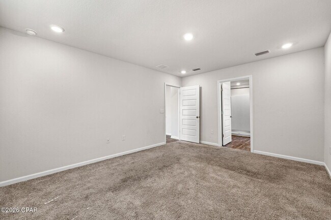 Building Photo - 5816 Viking Wy