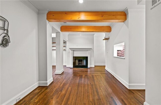 Building Photo - 2840 Peachtree Rd NW