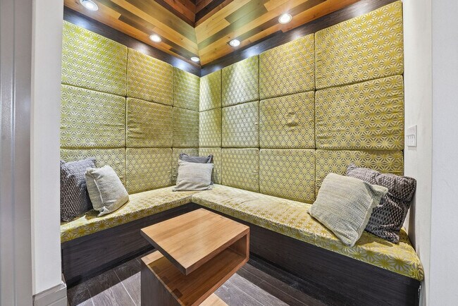 Building Photo - 1702 W Cleveland St