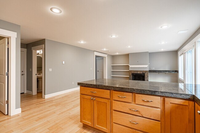 Building Photo - 3 Bedroom Townhome at The Vineyard