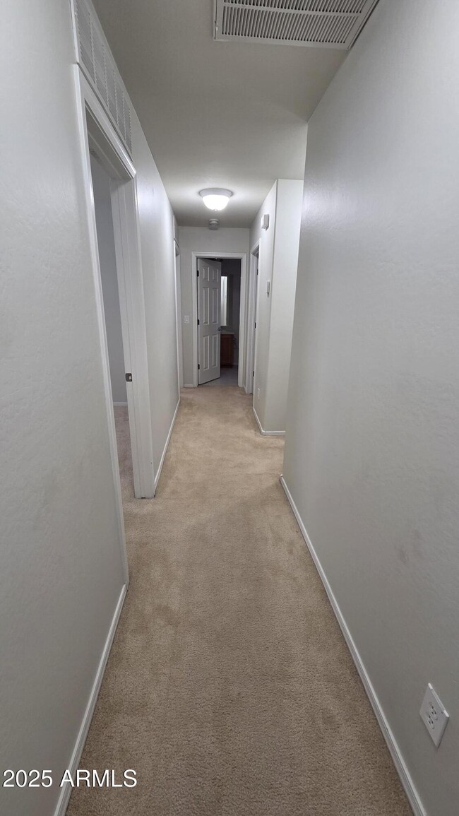 Building Photo - 2542 N Palo Verde Dr