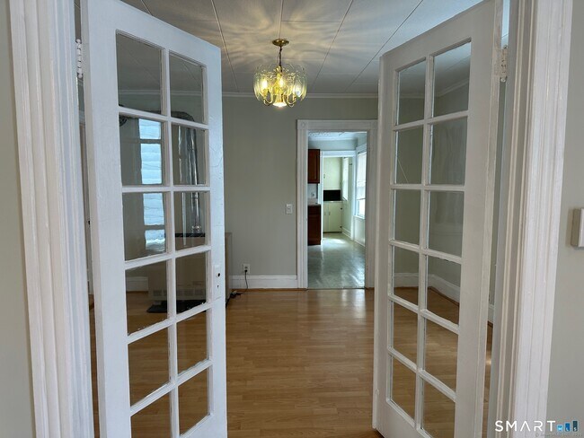 Building Photo - 88 Woodbine St