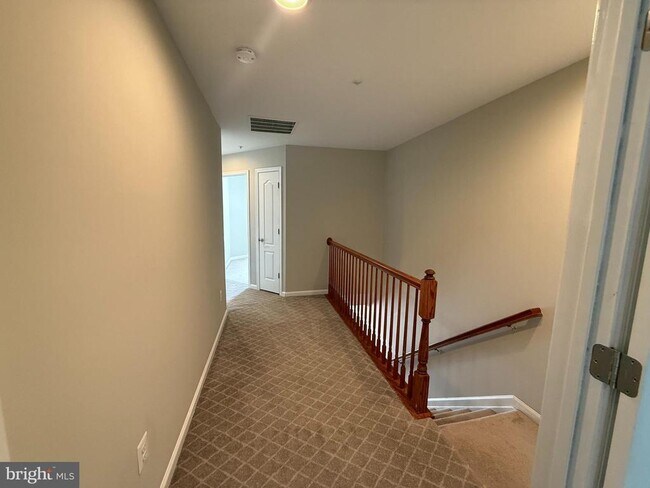 Building Photo - 10292 Chestnut Park Ln