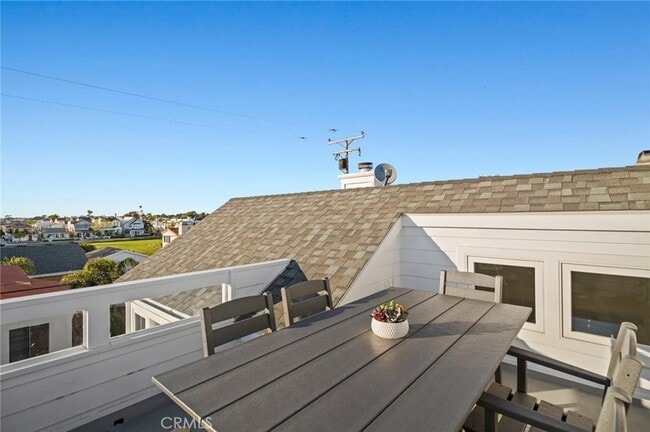 Building Photo - 409 Dahlia Ave