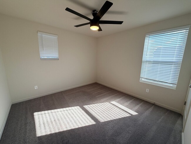 Building Photo - 15545 Westmoor Ave