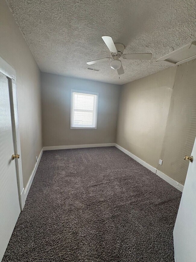 Building Photo - 107 E Hickman St