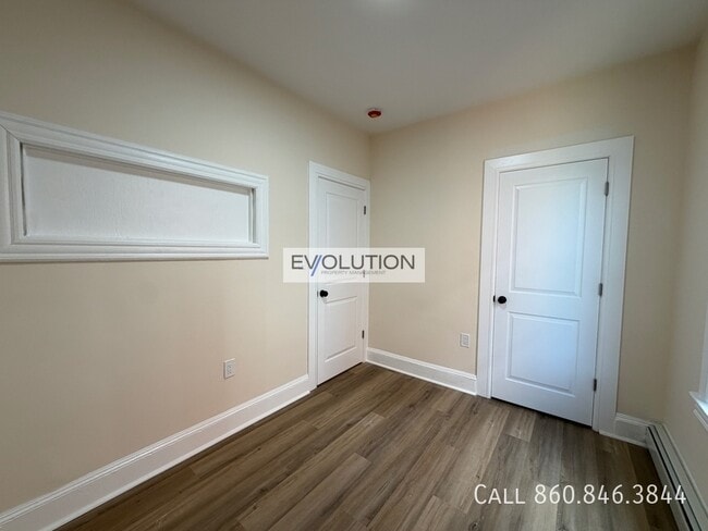 Building Photo - 906-908 Park St-2W