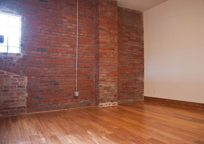 Building Photo - Union Biscuit West - 105