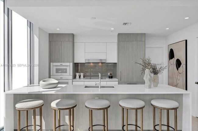 Building Photo - 9201 E Bay Harbor Dr