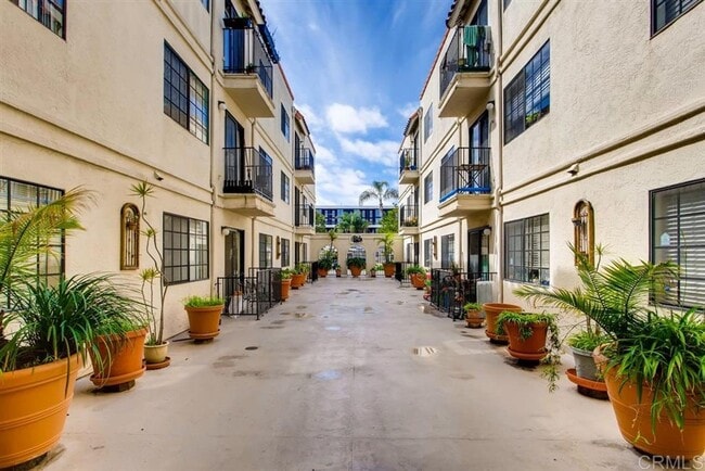 Building Photo - Remodeled Condo in the Heart of North Park
