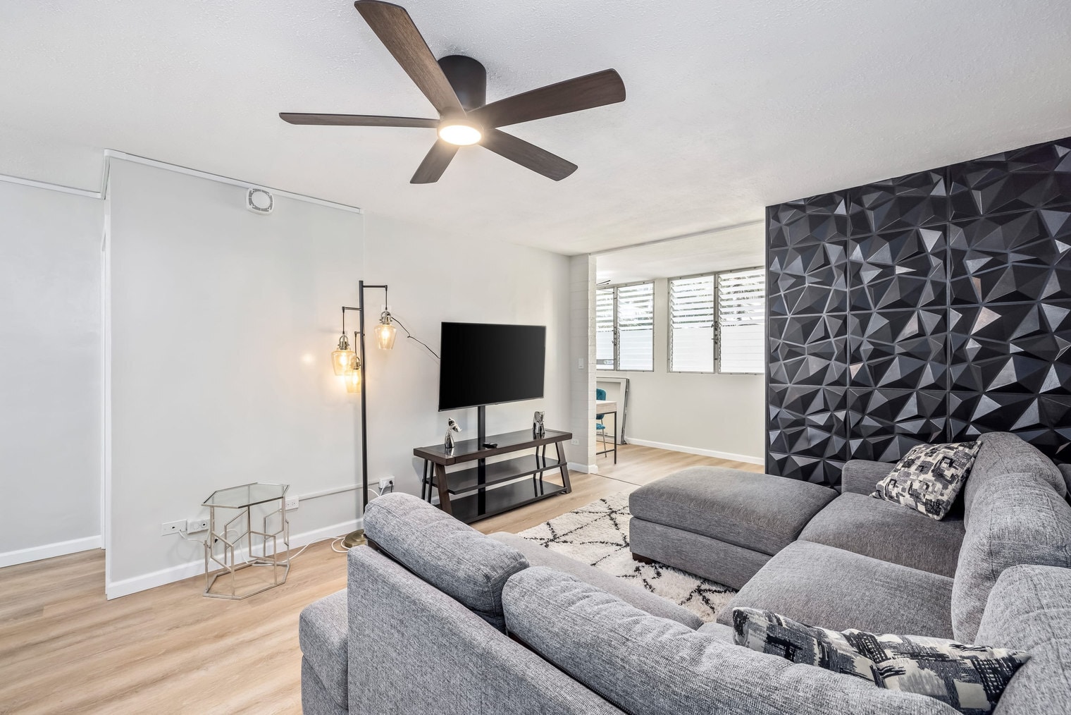 Building Photo - 225 Lili?uokalani Avenue-SI ID1234486P