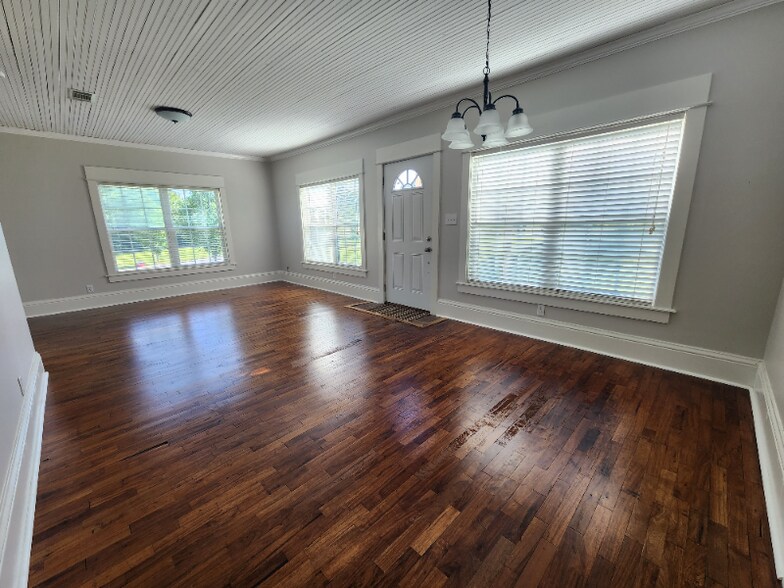 Building Photo - 149 Cedar Ln