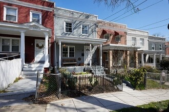 Building Photo - Fresh and Stylish