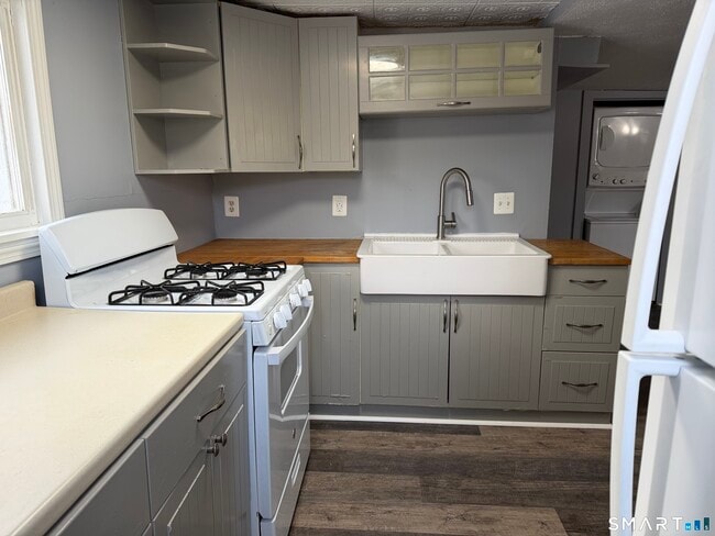 Building Photo - 144 Wetmore Ave