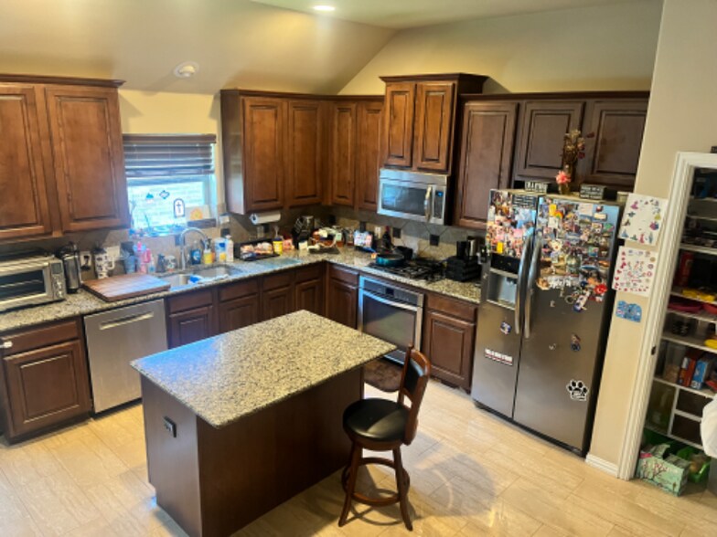 Building Photo - 9000 Heartwood Dr