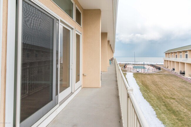 Building Photo - 448 Ocean Ave N