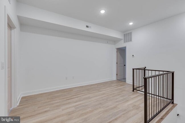 Building Photo - 3842 Fairmount Ave