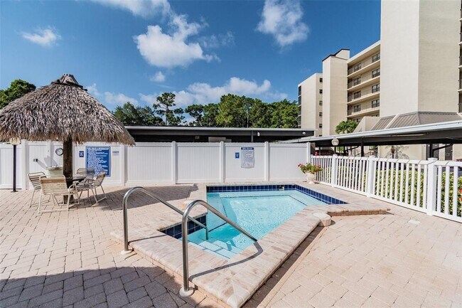 Building Photo - 2700 Cove Cay Dr