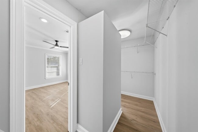 Building Photo - 2416 Lake Air Dr