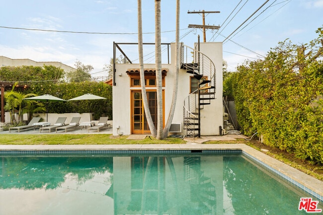 Building Photo - 826 N Kilkea Dr