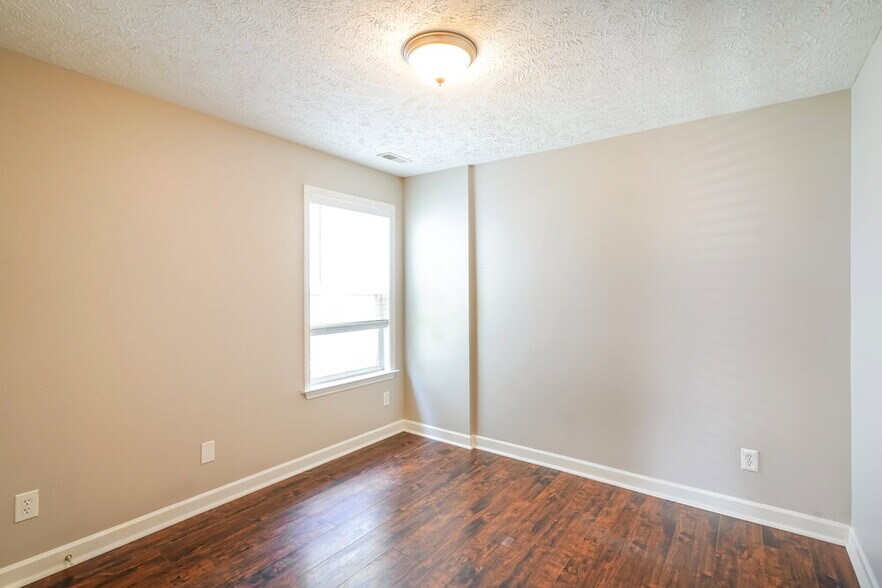 Building Photo - 1632 Beaconcrest Cir