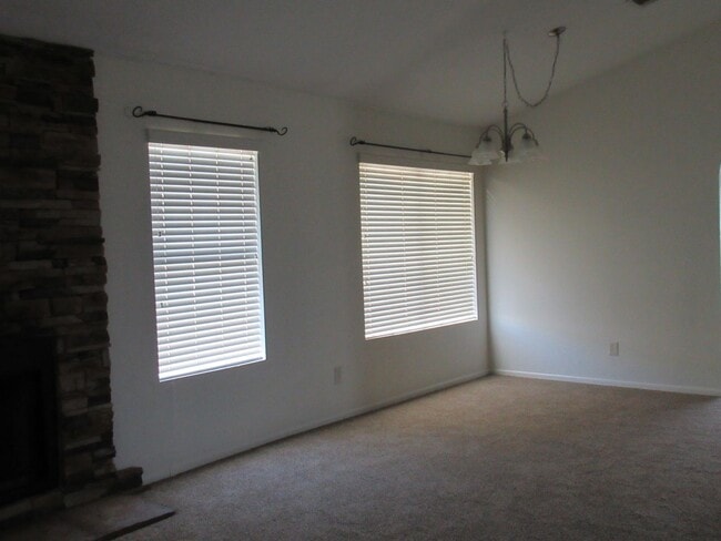 Building Photo - Nice 4 Bedroom + Den Home With Pool In AHWATUKEE!