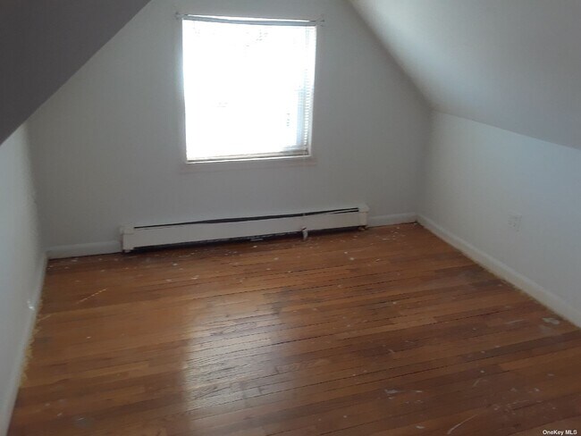 Building Photo - 214-36 112th Rd