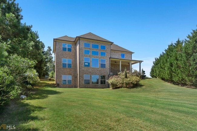 Building Photo - 2481 Lake Erma Dr