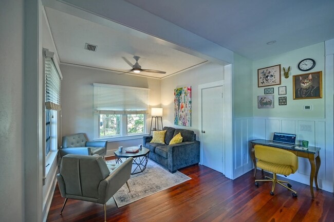 Building Photo - 2408 Hillview St