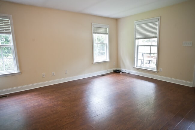 Building Photo - Apt in Sun-Drenched Home in Heart of Carrboro – All Utilities Included & Pet Friendly