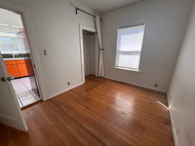 Building Photo - 919 25th Ave