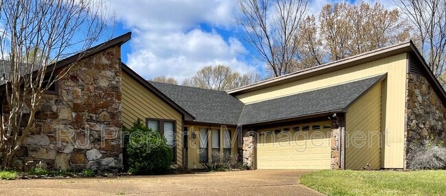 Building Photo - 421 Griffon Dr