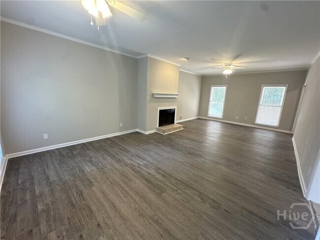 Building Photo - 620 Pinecrest Dr
